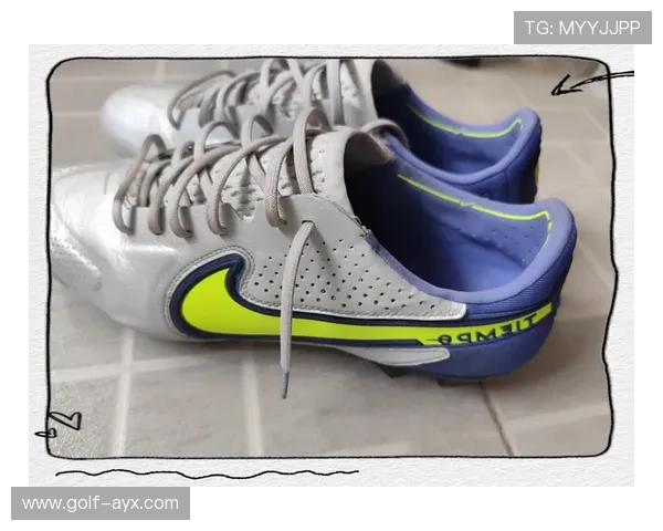 白色足球鞋耐克球星系列：为足球场上的传奇打造的专属战靴