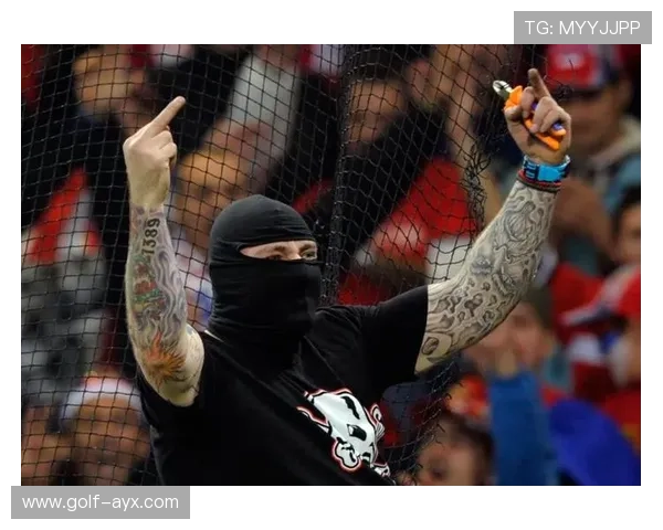 足球流氓球星合集视频盘点那些因场外行为而引发争议的球员