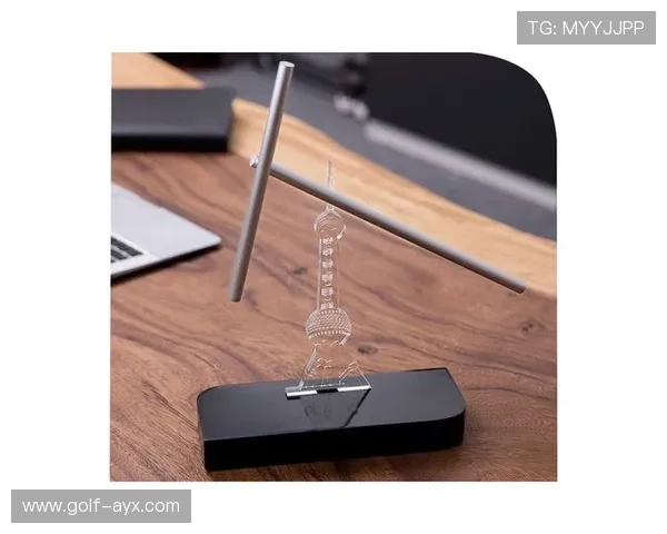 足球球星笔筒创意设计独具匠心，助力桌面装饰与实用性完美结合